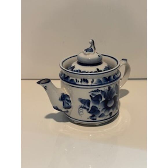 Vintage Gzhel Porcelain Tea Pot Chinoiserie Style Blue White Hand Made Russia - Picture 4 of 12